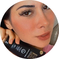 Silk Skin possui alta absorção, resultando em uma hidratação profunda.